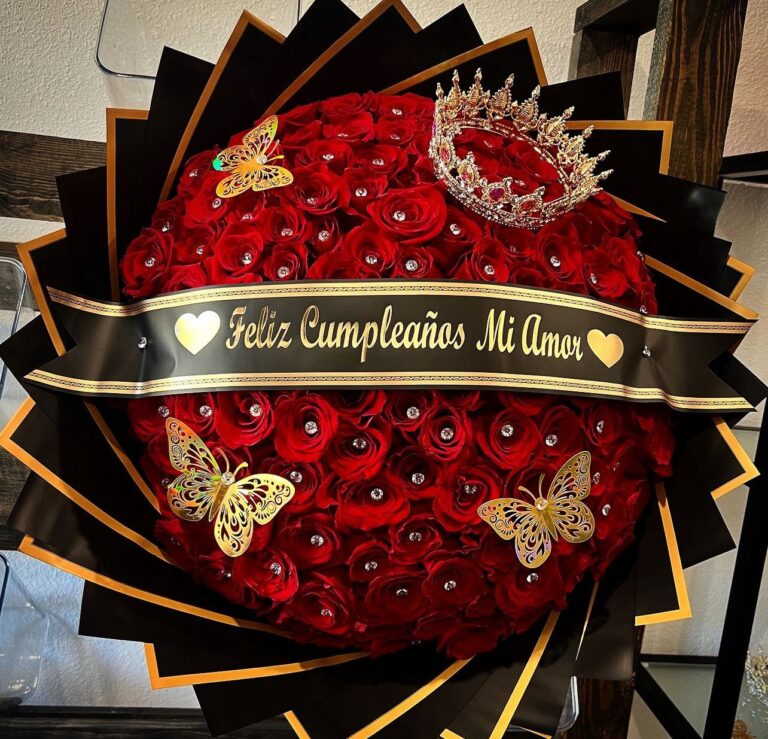 BOUQUET 100 ROSES. $399.99